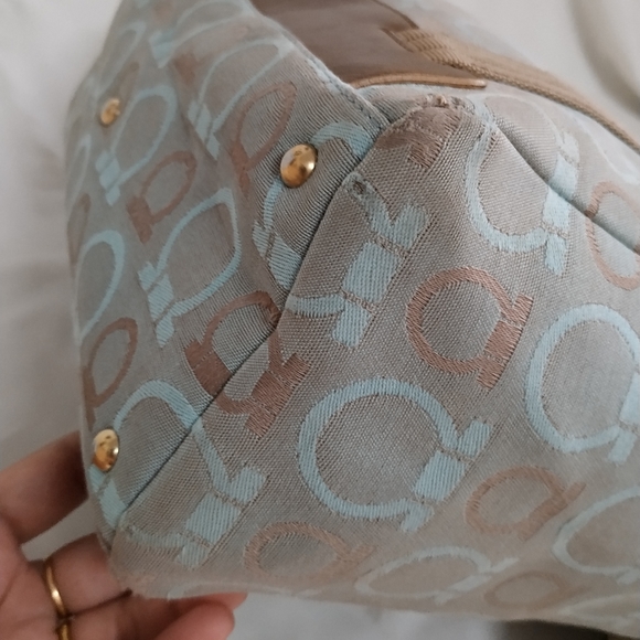 Salvatore Ferragamo Gancini Handbag AF215373 (Authentic ) - Picture 4 of 17